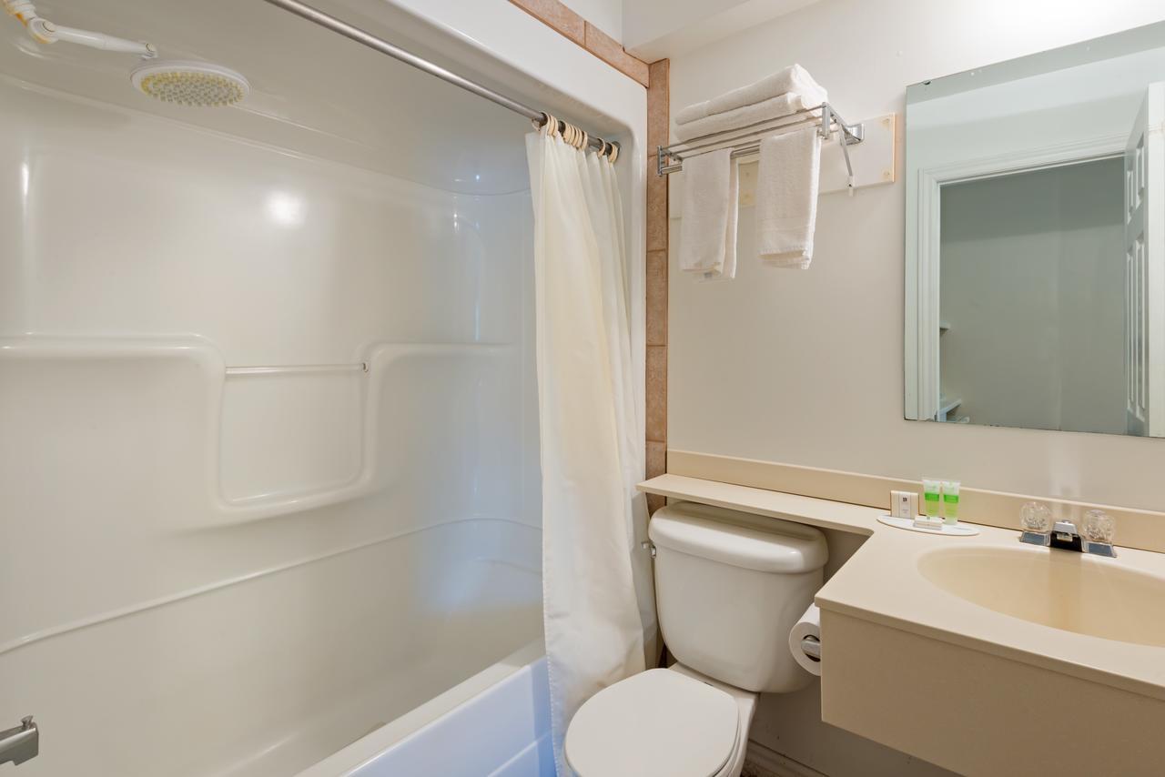Leelas Villa Inn Flesherton Ngoại thất bức ảnh